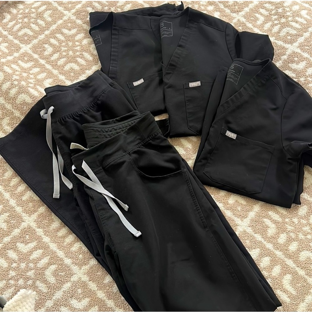 figs black scrubs size S